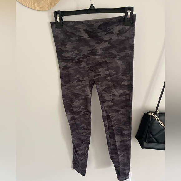 Spanx Leggings - Picture 2 of 3